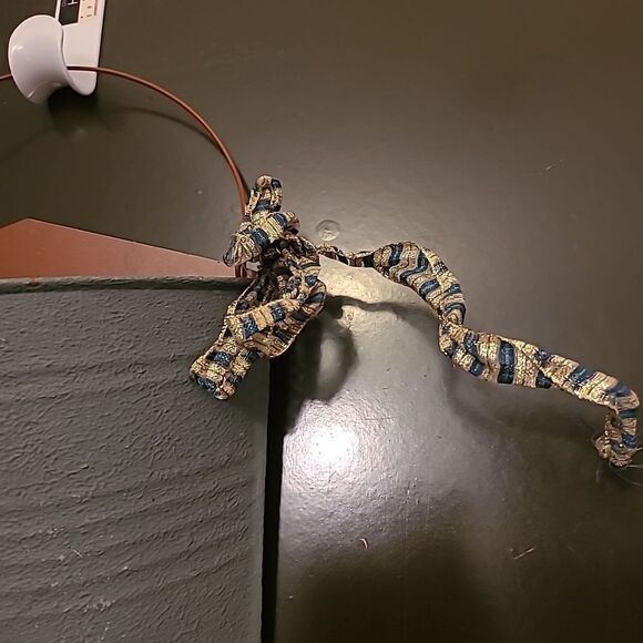 Metal Cutout Half Bucket - Picture 3 of 5